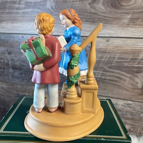 Avon Vintage 1984 Christmas Memories Figurine, Celebrating the Joy of Giving - Picture 5 of 15